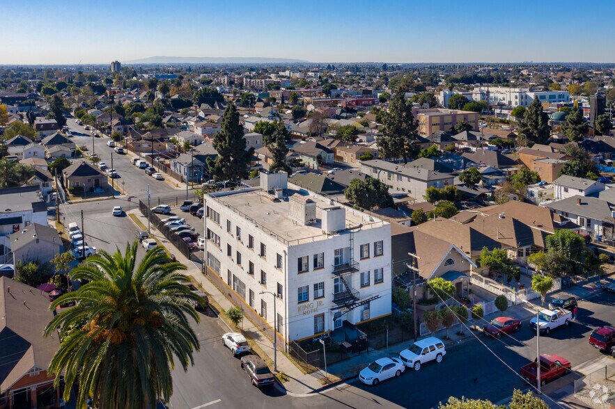 1194 E 35th St, Los Angeles, CA à vendre - Photo de l’immeuble – Image 3 sur 7