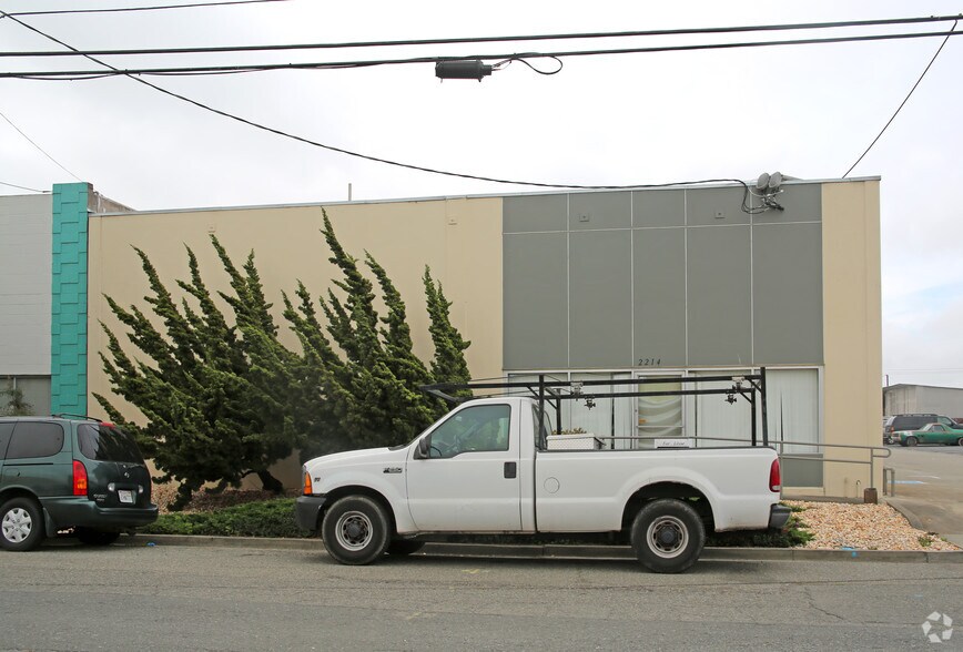2214-2226 American Ave, Hayward, CA à vendre - Photo de l’immeuble – Image 2 sur 5