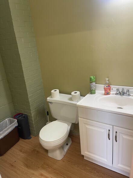 504 Cherry Ln, Lane, New Hyde Park, NY à louer - Photo intérieure – Image 3 sur 8