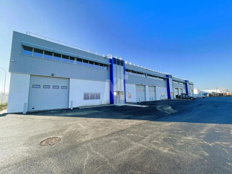 Local d’activités dans Brétigny-sur-Orge à louer - Photo de l’immeuble – Image 1 sur 10