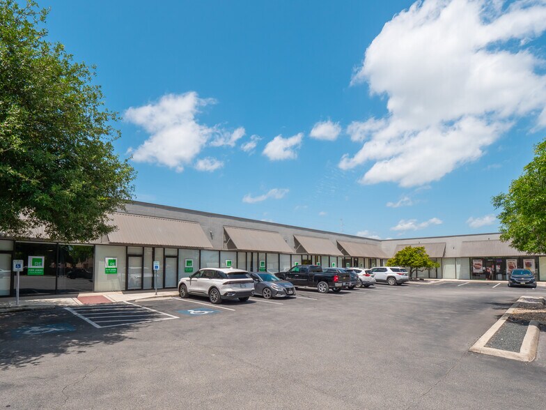 400-900 Bugg Ln, San Marcos, TX à louer - Photo de l’immeuble – Image 3 sur 14