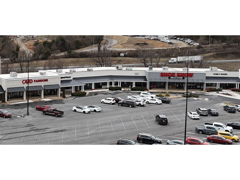 324 Towne Center Dr, Abingdon, VA à louer - Photo de l’immeuble – Image 2 sur 5