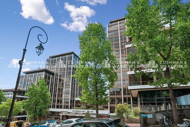 Plus de détails pour 1-436 Rue Royale, Saint-Cloud - Bureau à vendre