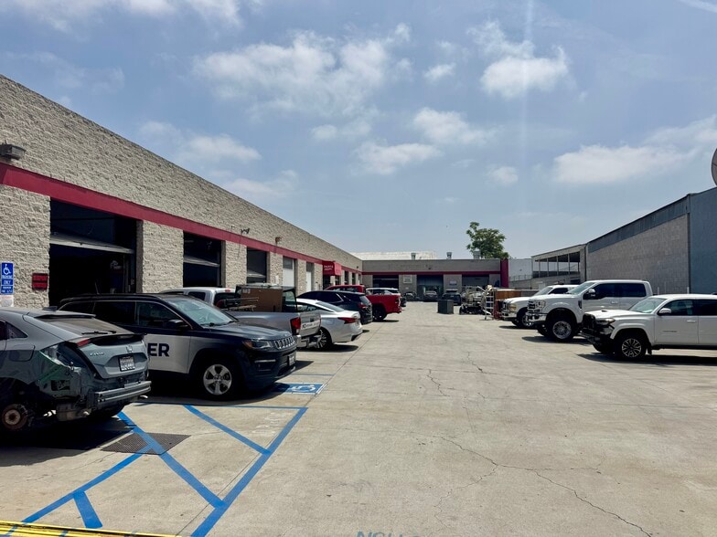 7834 Sepulveda Blvd, Van Nuys, CA à louer - Photo de l’immeuble – Image 3 sur 13