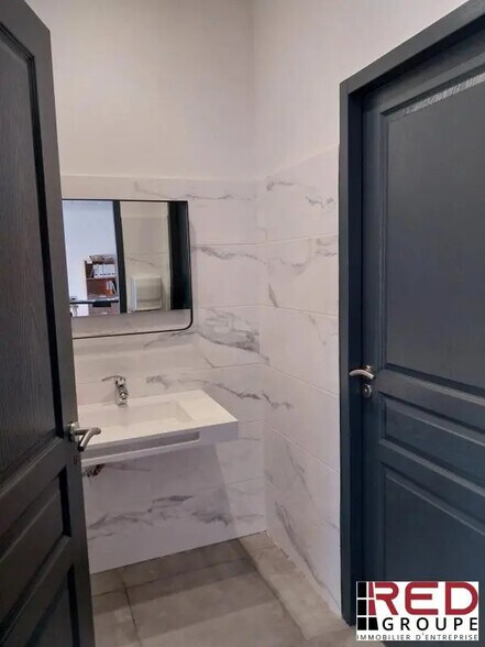 Bureau dans Bouc-Bel-Air à louer - Photo de l’immeuble – Image 3 sur 4