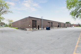 2525 Dunwin Dr, Mississauga, ON à louer Photo intérieure– Image 2 sur 2