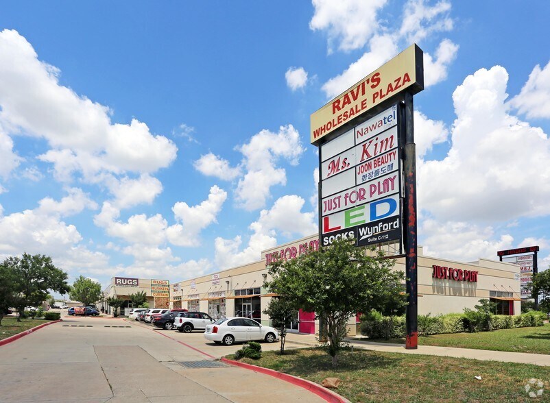 11029 Harry Hines Blvd, Dallas, TX à louer - Photo principale – Image 3 sur 3