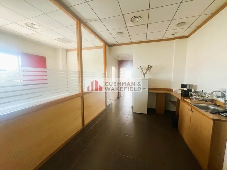 Local d’activités dans Nîmes à louer - Photo intérieure – Image 2 sur 3