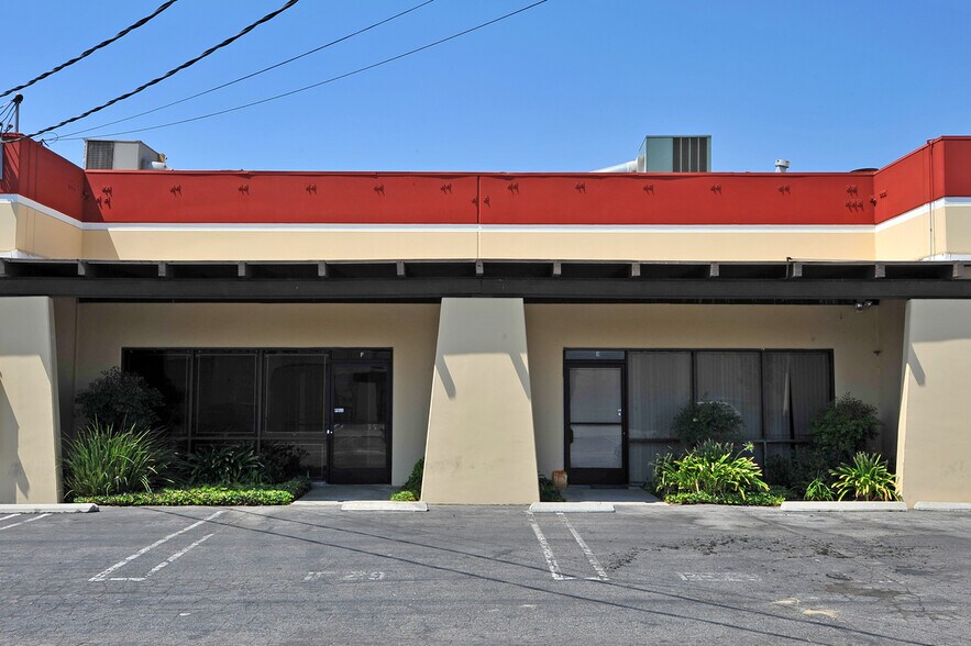 21029 Itasca St, Chatsworth, CA à louer - Photo de l’immeuble – Image 2 sur 9