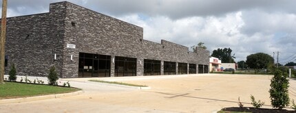 120 Corporate Dr, Willis, TX à louer Photo de l’immeuble– Image 2 sur 2