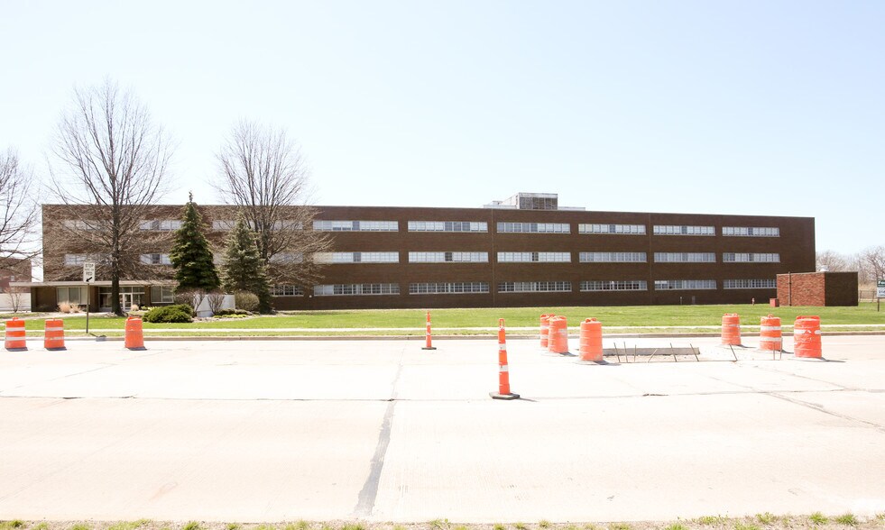 29801 Euclid Ave, Wickliffe, OH à vendre - Photo de l’immeuble – Image 3 sur 5