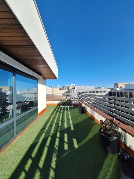 Bureau dans Madrid, Madrid à vendre - Photo de l’immeuble – Image 1 sur 4