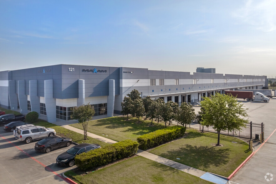 11710 North Freeway, Houston, TX à louer - Photo de l’immeuble – Image 1 sur 4