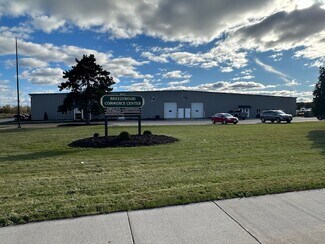 Plus de détails pour 1060 Breezewood Ln, Neenah, WI - Local d'activités à louer