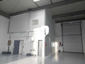 Plus de détails pour 6-8 Rue Marie Curie, Coignières - Bureau, Local d'activités à louer