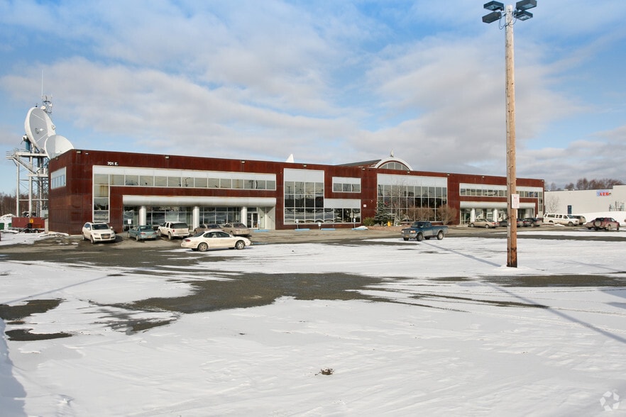 701 E Tudor Rd, Anchorage, AK à louer - Photo principale – Image 1 sur 6