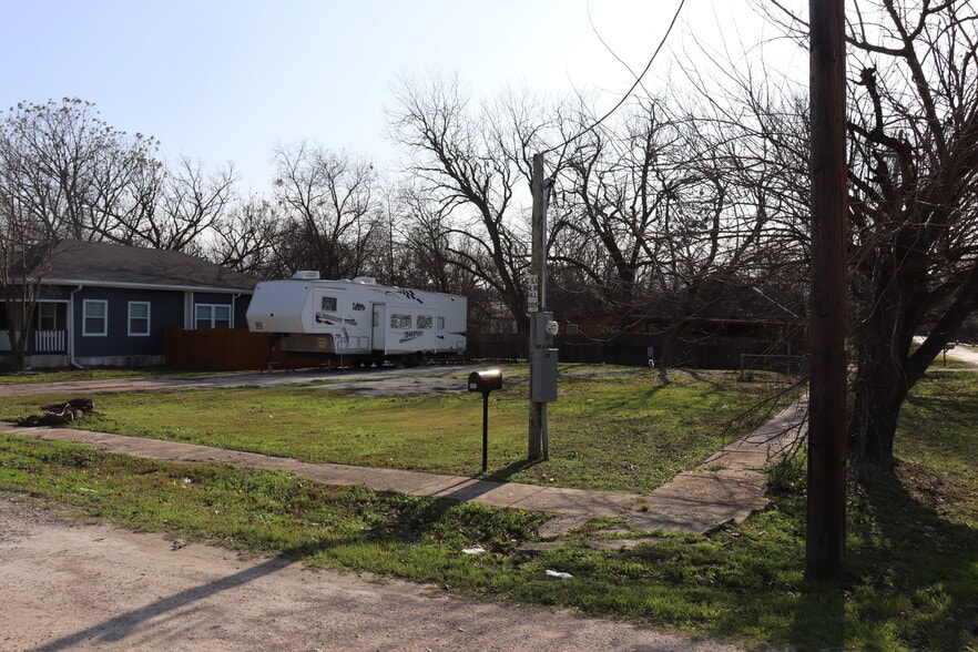 502 E Navarro Ave, Mart, TX à vendre - Autre – Image 2 sur 11
