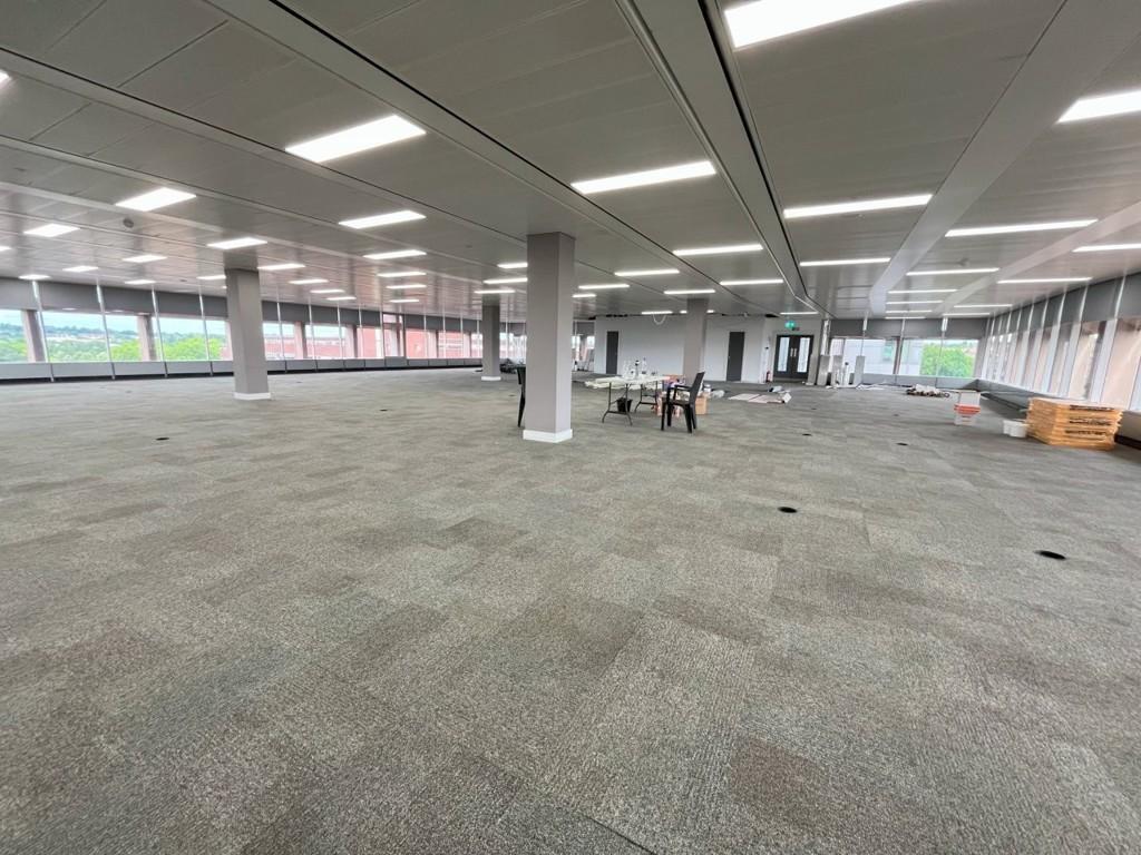 80 Civic Dr, Ipswich à louer Photo de l’immeuble– Image 1 sur 4