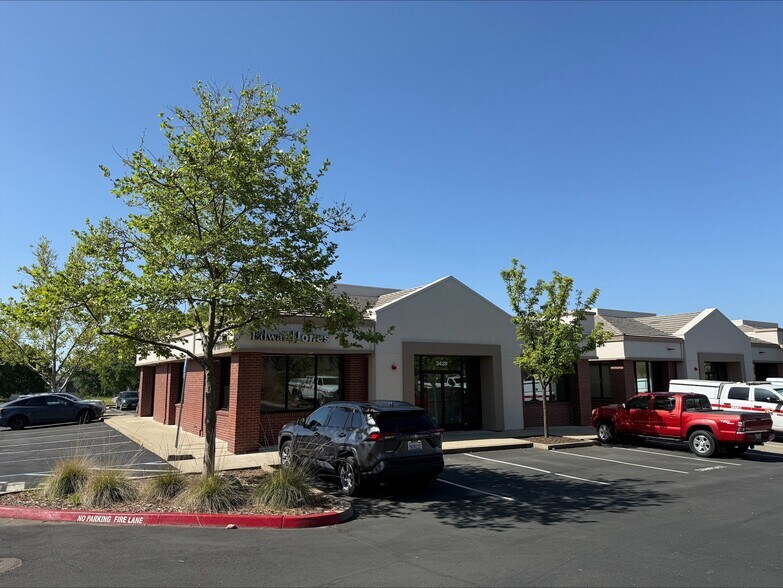 3439 Robin Ln, Cameron Park, CA à louer - Photo de l’immeuble – Image 2 sur 6
