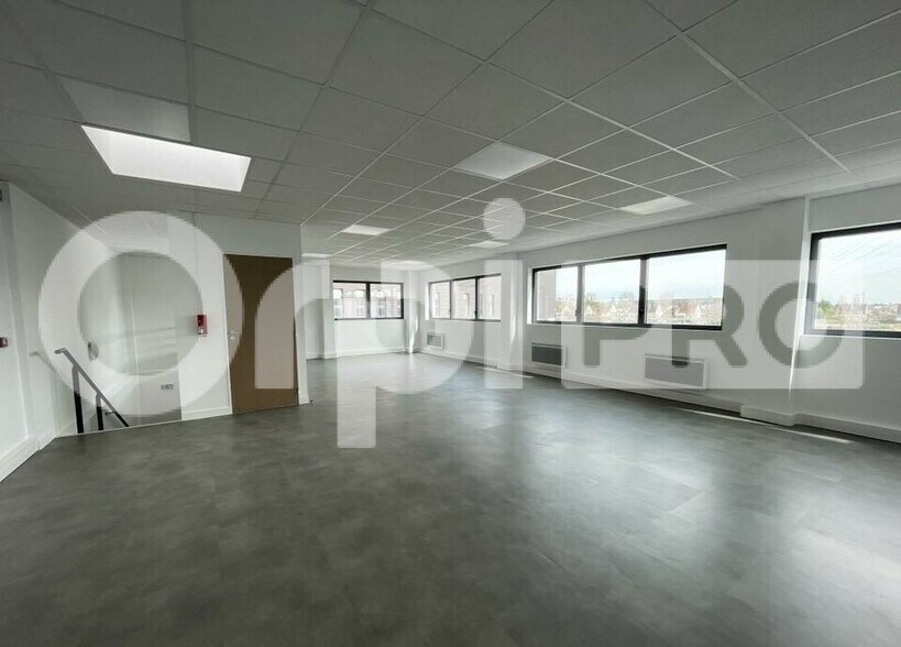 Local d’activités dans Corbeil-Essonnes à louer - Photo intérieure – Image 2 sur 9