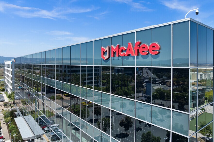 6220 America Center Dr, San Jose, CA à louer - Photo de l’immeuble – Image 3 sur 14