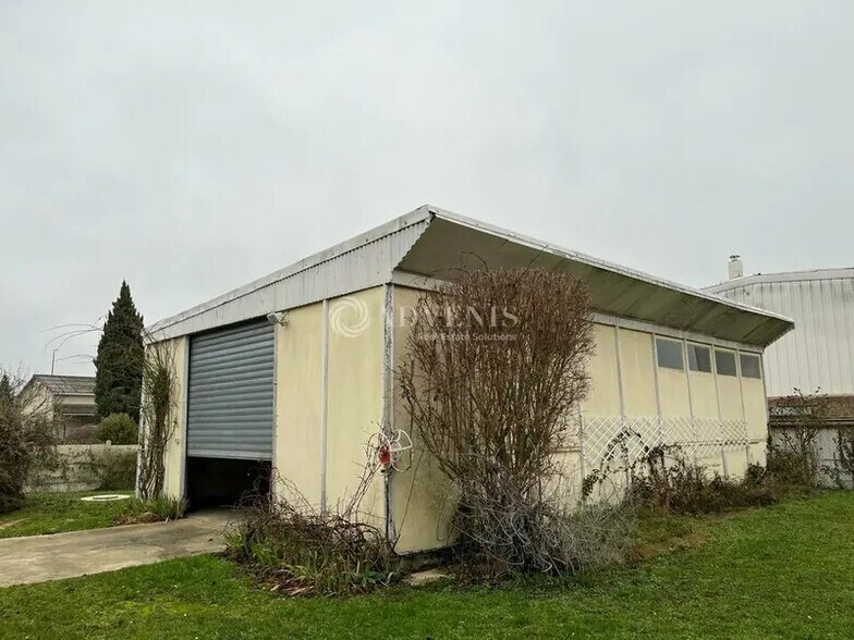 Industriel/Logistique dans Villepreux à louer - Photo de l’immeuble – Image 1 sur 5