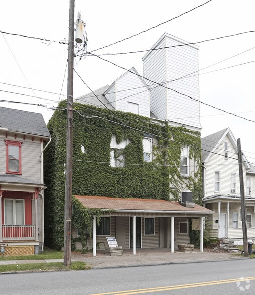 186 Fairfield Ave, Johnstown, PA à vendre - Photo principale – Image 1 sur 2