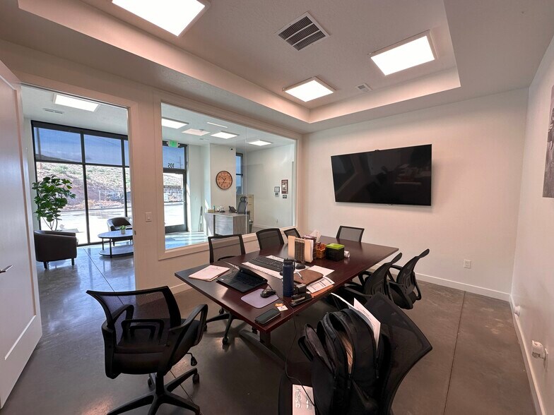 5508 240 N, Hurricane, UT à louer - Photo de l’immeuble – Image 3 sur 6