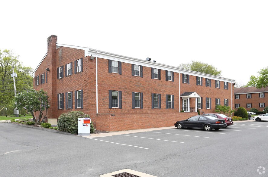 705 Bloomfield Ave, Bloomfield, CT à vendre - Photo de l’immeuble – Image 2 sur 14
