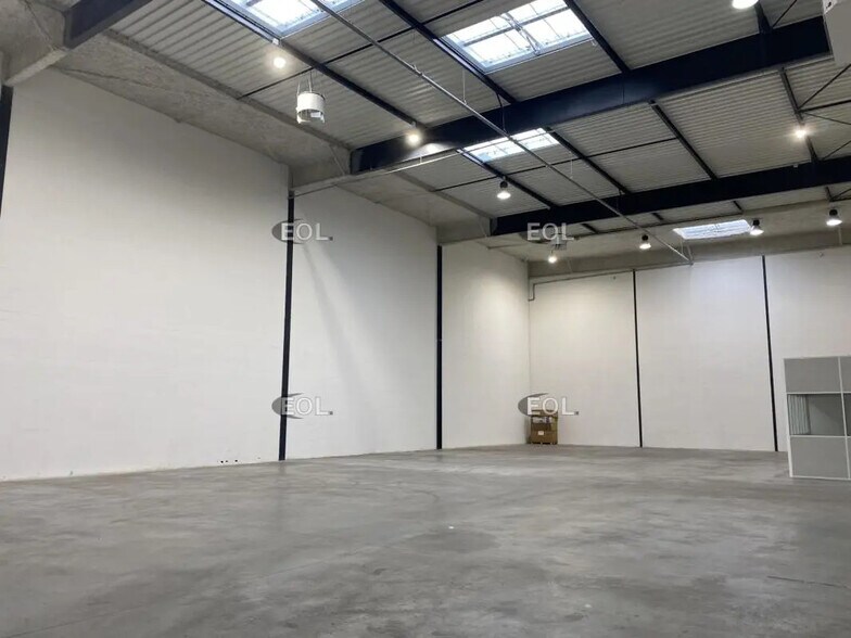 Local d’activités dans Villeneuve-la-Garenne à louer - Photo intérieure – Image 3 sur 7