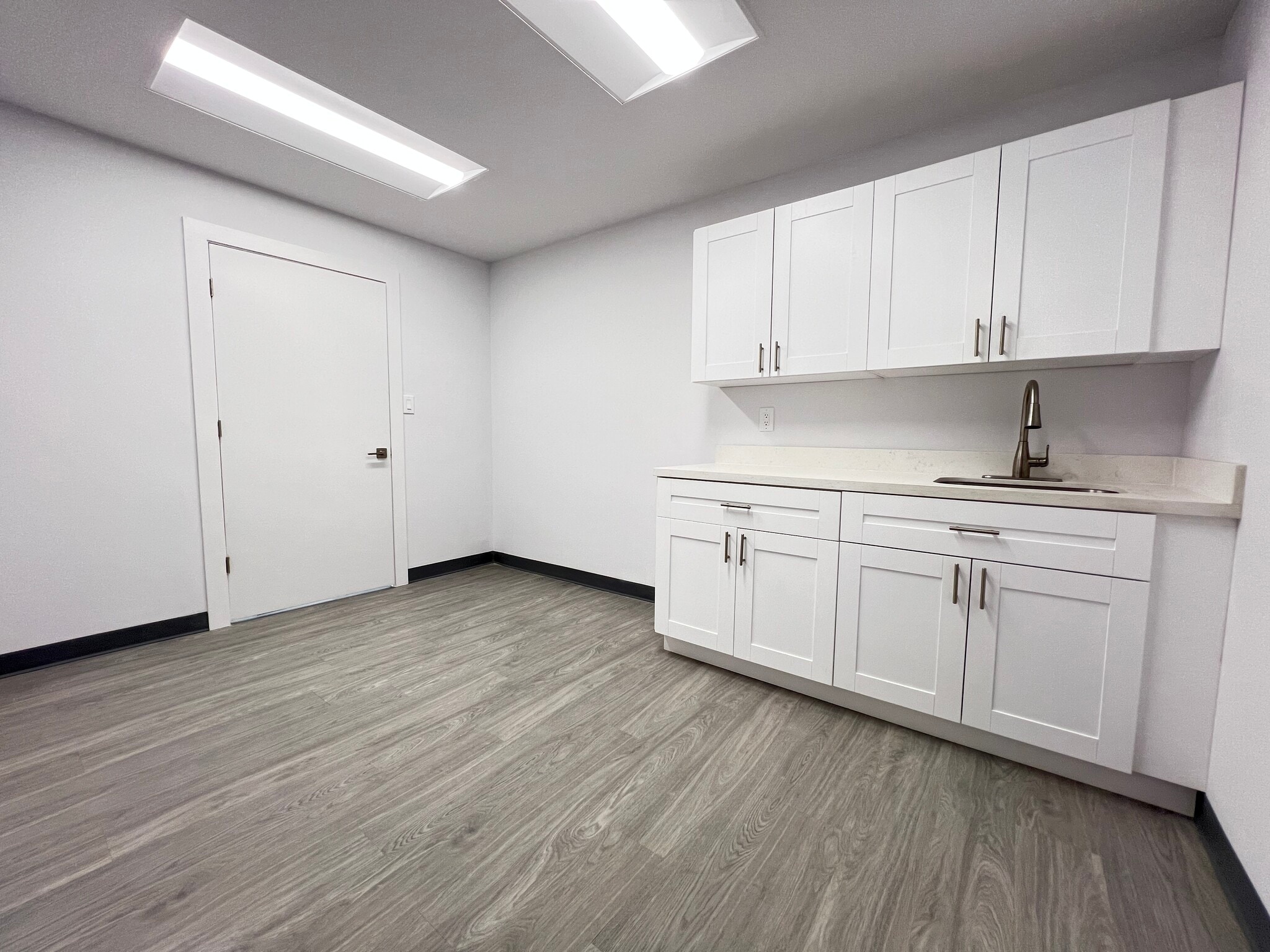 2201 Nw 30th Pl, Pompano Beach, FL à louer Photo de l’immeuble– Image 1 sur 10
