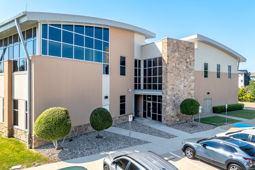 500 Maplelawn Dr, Plano, TX à vendre - Photo de l’immeuble – Image 3 sur 22