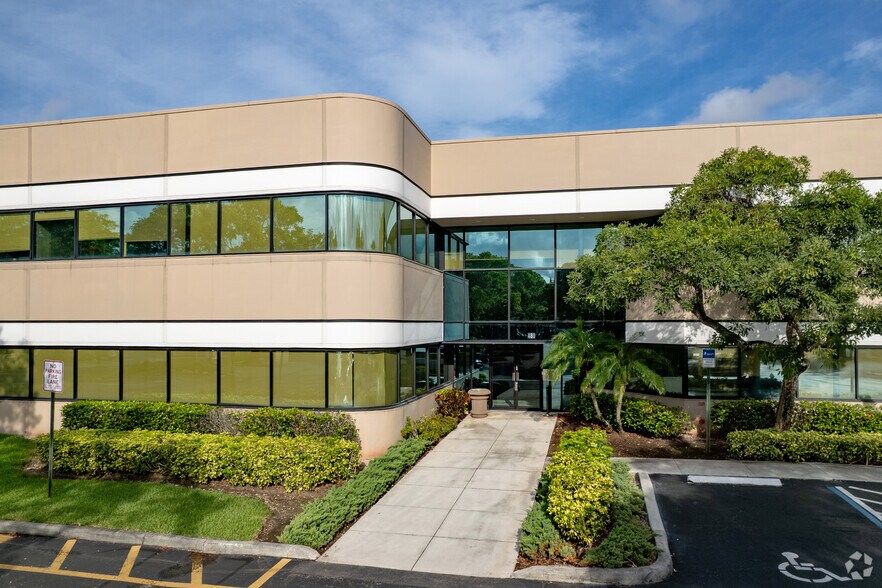 480 Sawgrass Corporate Pky, Sunrise, FL à louer - Photo de l’immeuble – Image 3 sur 7