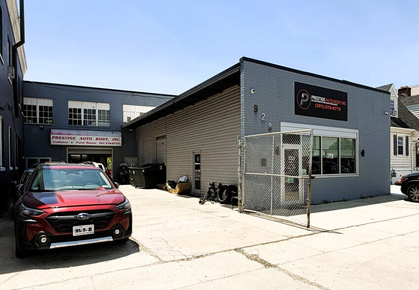 Prestige Auto Body Portfolio portefeuille de 2 biens à vendre sur LoopNet.fr - Photo de l’immeuble – Image 3 sur 12