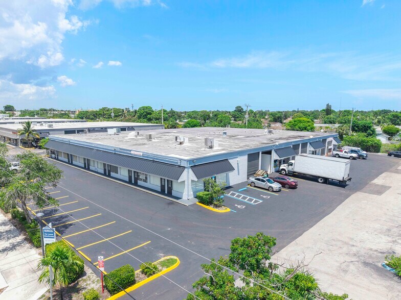 1703-1747 NW 38th Ave, Lauderhill, FL à louer - Photo principale – Image 2 sur 4