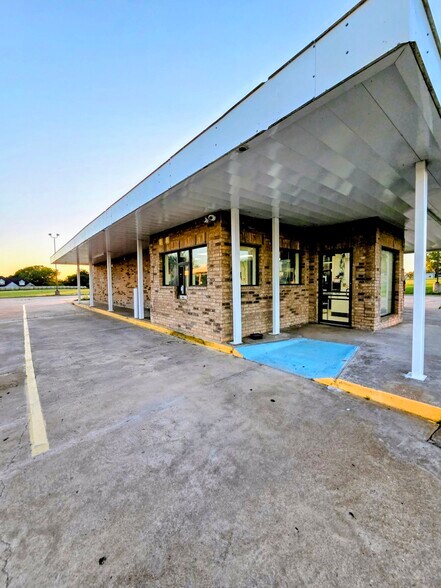 609 S Coblake St, Apache, OK à vendre - Photo de l’immeuble – Image 3 sur 18