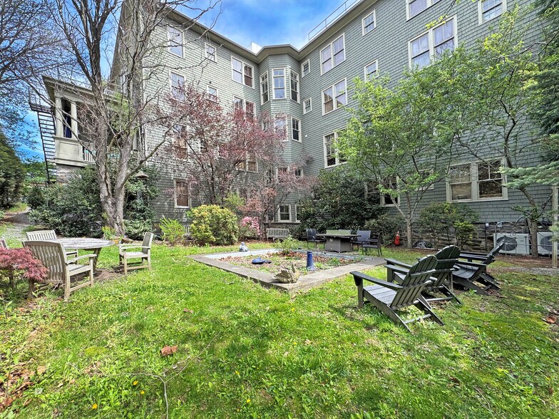 301 E Chestnut St, Asheville, NC à louer - Photo de l’immeuble – Image 2 sur 8