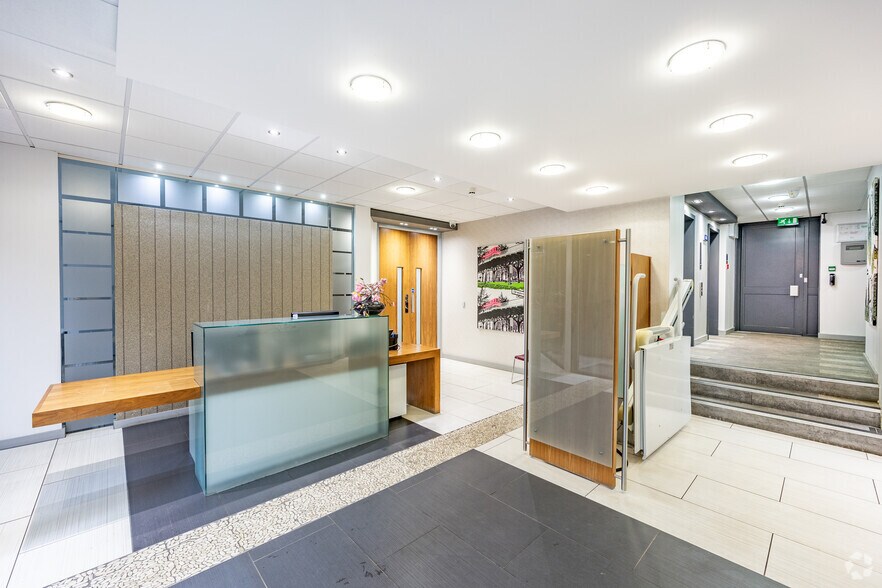 33-35 Cathedral Rd, Cardiff à louer - Hall d’entrée – Image 3 sur 27