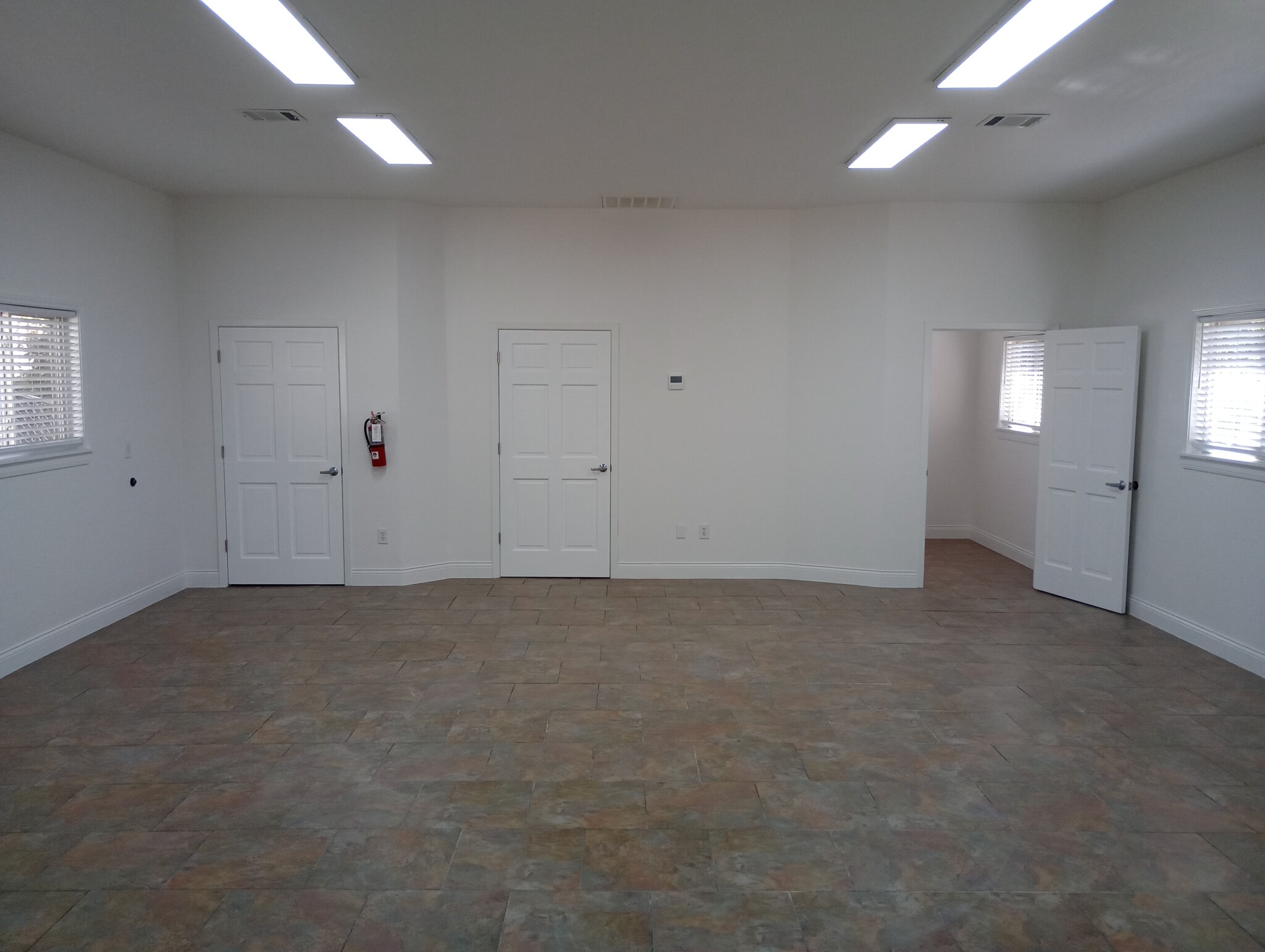 400 Uhland Rd, San Marcos, TX à louer Photo de l’immeuble– Image 1 sur 5