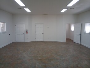 400 Uhland Rd, San Marcos, TX à louer Photo de l’immeuble– Image 1 sur 5