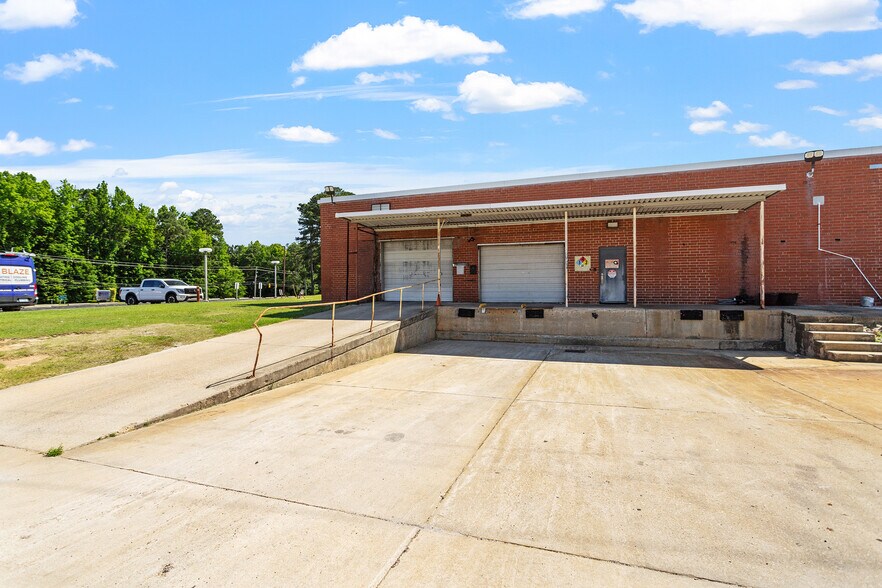 500 E Gannon Ave, Zebulon, NC à vendre - Photo de l’immeuble – Image 3 sur 21