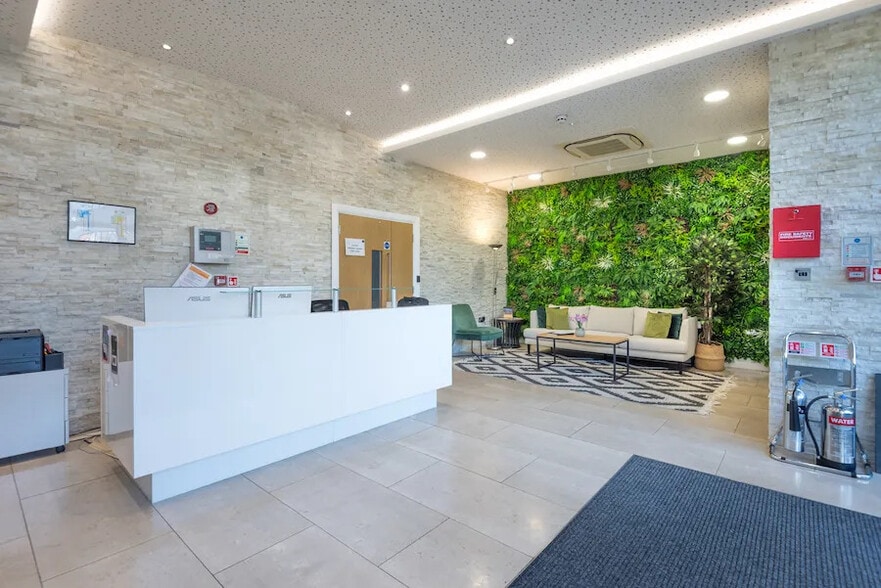 175 Hook Rise S, Surbiton à louer - Photo intérieure – Image 3 sur 12