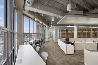 250 Parkway Dr, Lincolnshire, IL à louer Photo intérieure– Image 2 sur 7