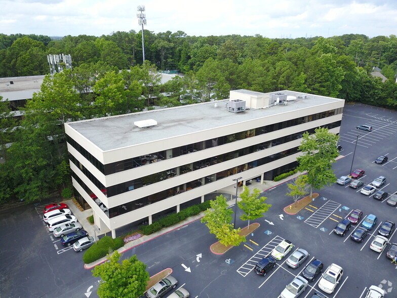 2300 Henderson Mill Rd NE, Atlanta, GA à vendre - Photo principale – Image 1 sur 9