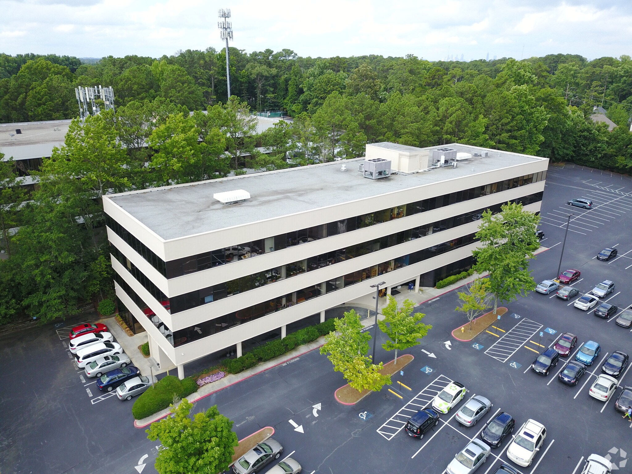 2300 Henderson Mill Rd NE, Atlanta, GA à vendre Photo principale– Image 1 sur 10