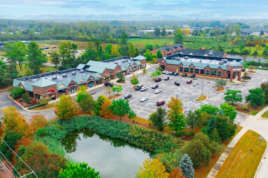 4151 S Canton Center Rd, Canton, MI à louer - Photo de l’immeuble – Image 2 sur 7