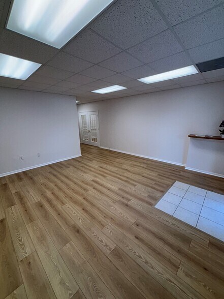 8931 Conference Dr, Fort Myers, FL à louer - Photo de l’immeuble – Image 2 sur 14