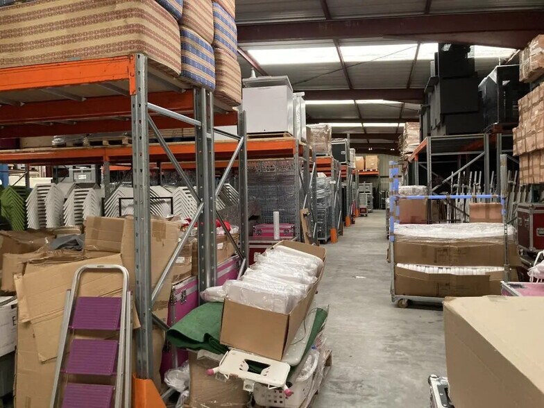 Local d’activités dans Meung-sur-Loire à louer - Photo de l’immeuble – Image 2 sur 9