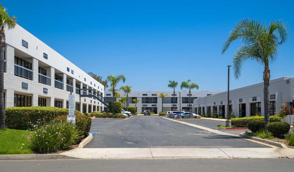 800 Los Vallecitos Blvd, San Marcos, CA à louer - Photo de l’immeuble – Image 2 sur 10