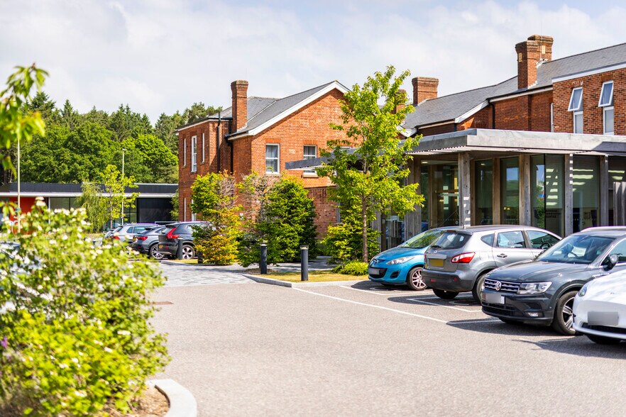 60 Barbados Rd, Bordon à louer - Photo de l’immeuble – Image 3 sur 9
